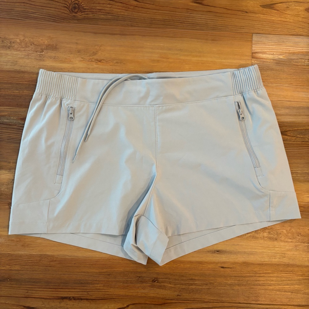Columbia 3” inseam size L light blue Tidall II Fishing Women’s Shorts